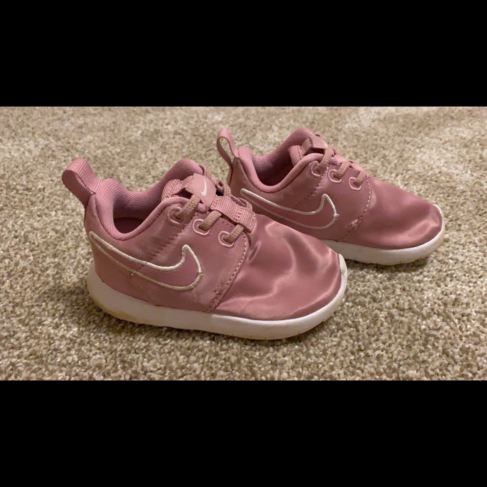 Toddler Nike tennis shoes